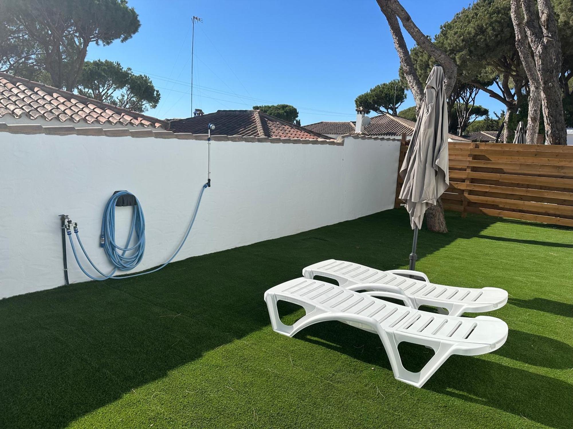 Cocos Sun Guest House Chiclana de la Frontera Exterior photo